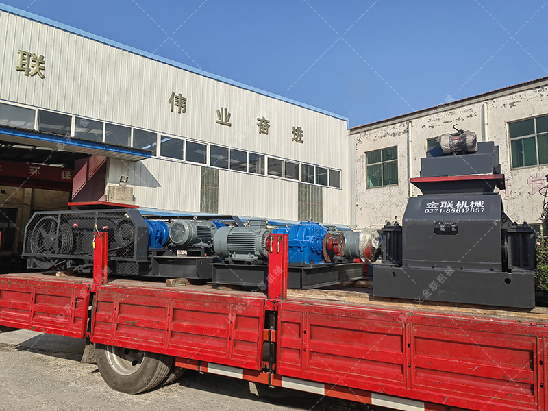 兩臺(tái)小型對(duì)輥制砂機(jī) 610x400組合對(duì)輥發(fā)往上海